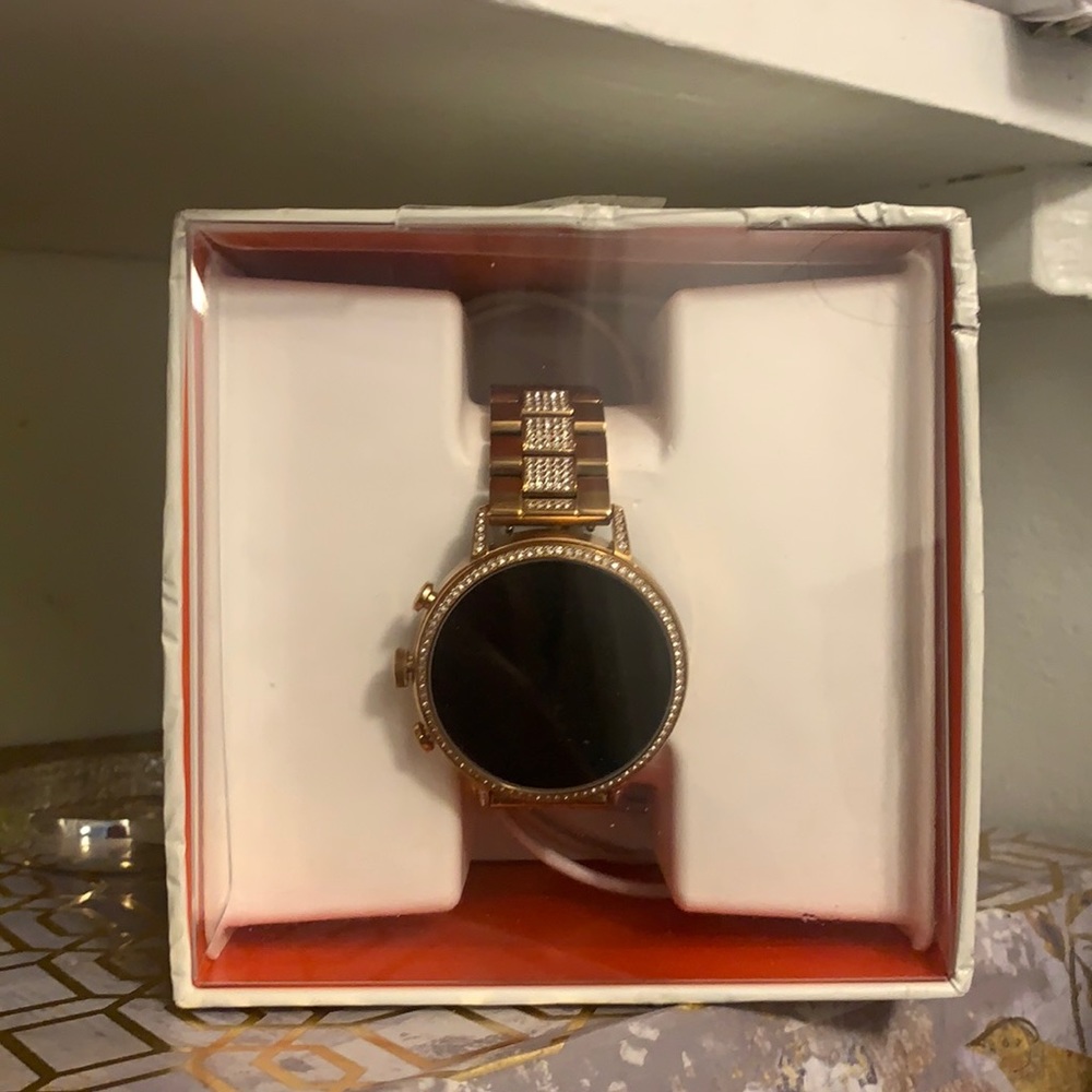 fossil Smartwatch Rose-Gold-Tone Stainless Steel